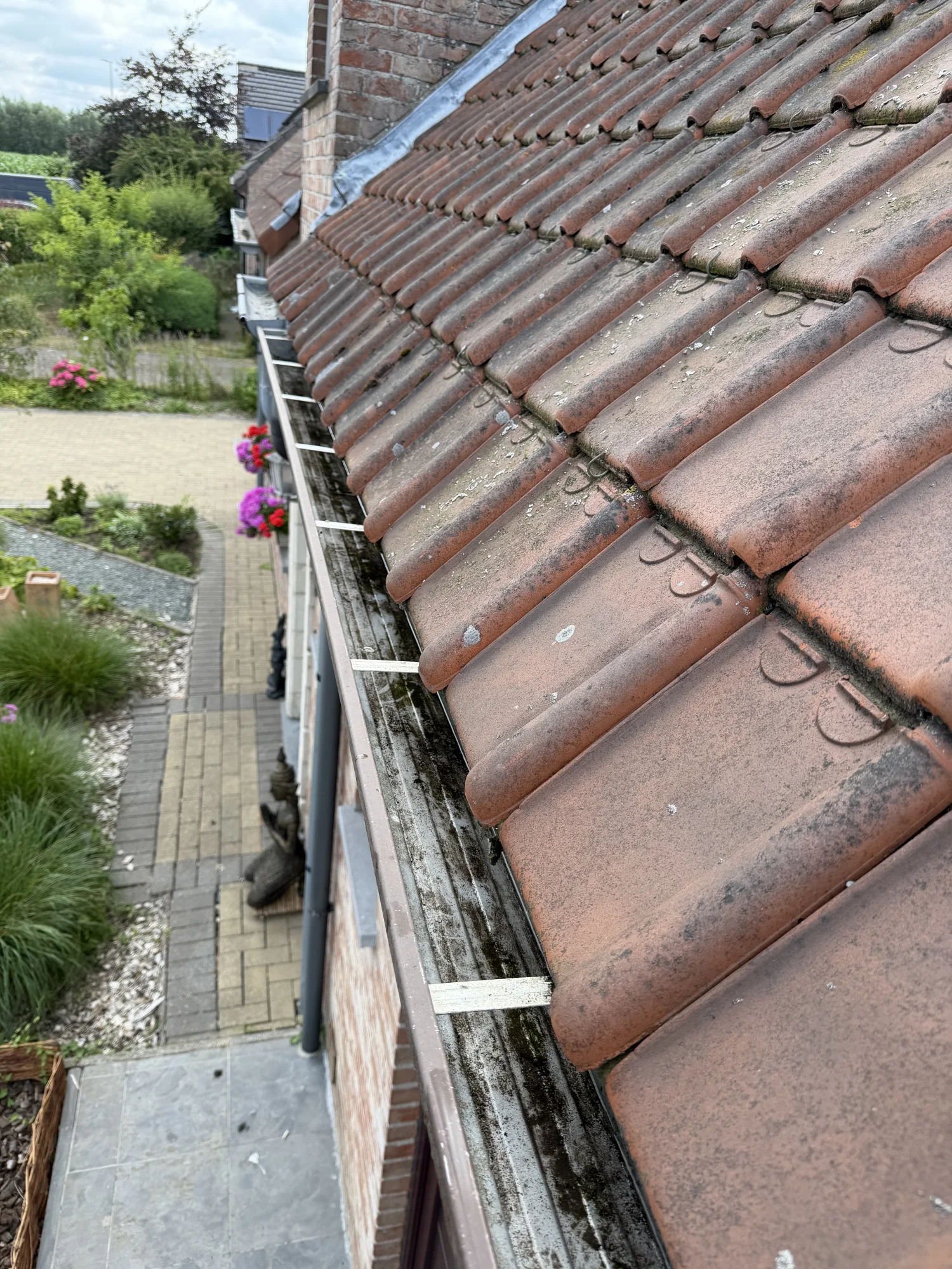 Dakgoot na een grondige reiniging – beeld 2